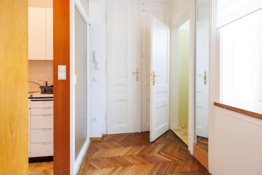 Neu Vintagelivingvienna Im 18ten Appartement Wenen